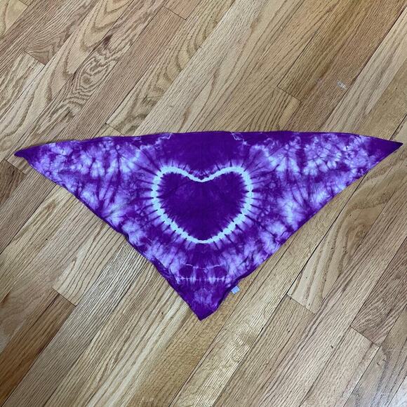 Handmade bandana hand crafted tie dye triangle purple heart - Picture 1 of 2